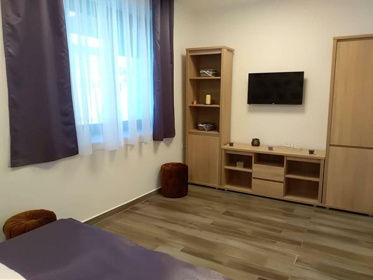 Alma Vendeghaz 호텔 베스프렘 외부 사진